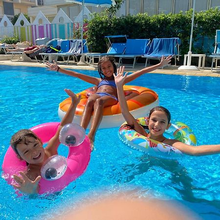 Hotel Adelphi Riccione Dış mekan fotoğraf