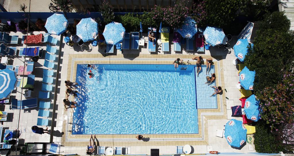 Hotel Adelphi Riccione Dış mekan fotoğraf
